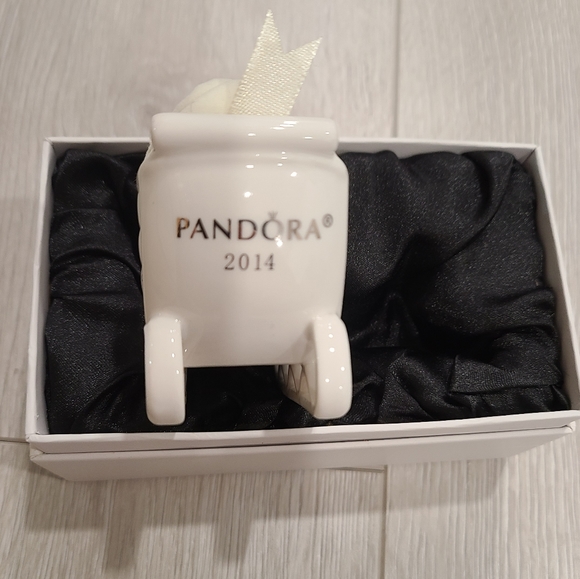 Pandora Retired Limited Edition Christmas Ornament Winter Sleigh 2014 - Picture 2 of 4